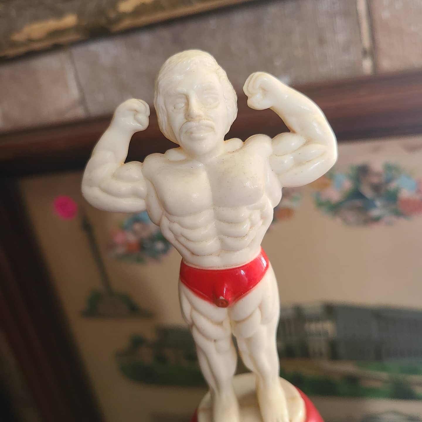 buy-your-plastic-strong-man-prank-novelty-vintage-toy-discount_2.jpg