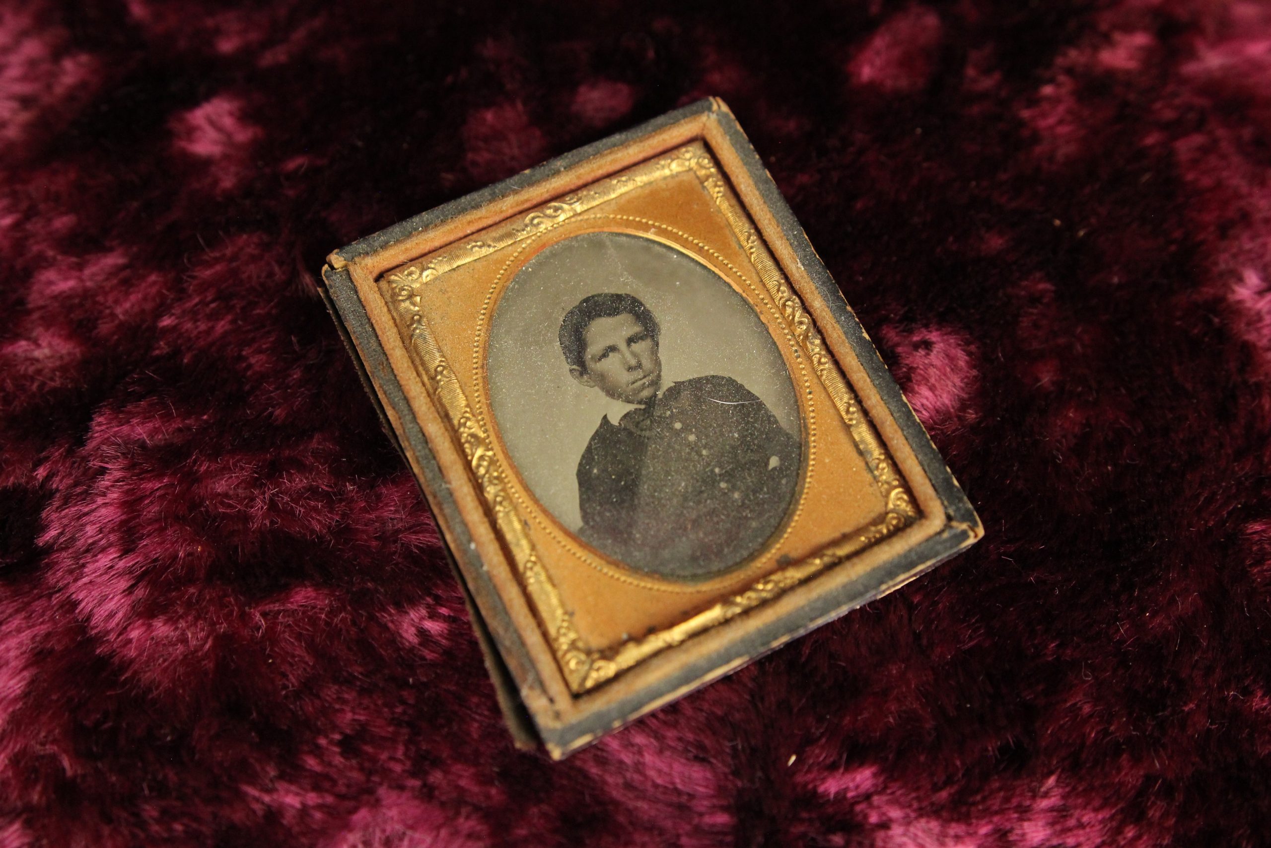 buying-ninth-plate-ambrotype-photograph-of-a-young-boy-in-a-half-union-case-for-discount_0.jpg